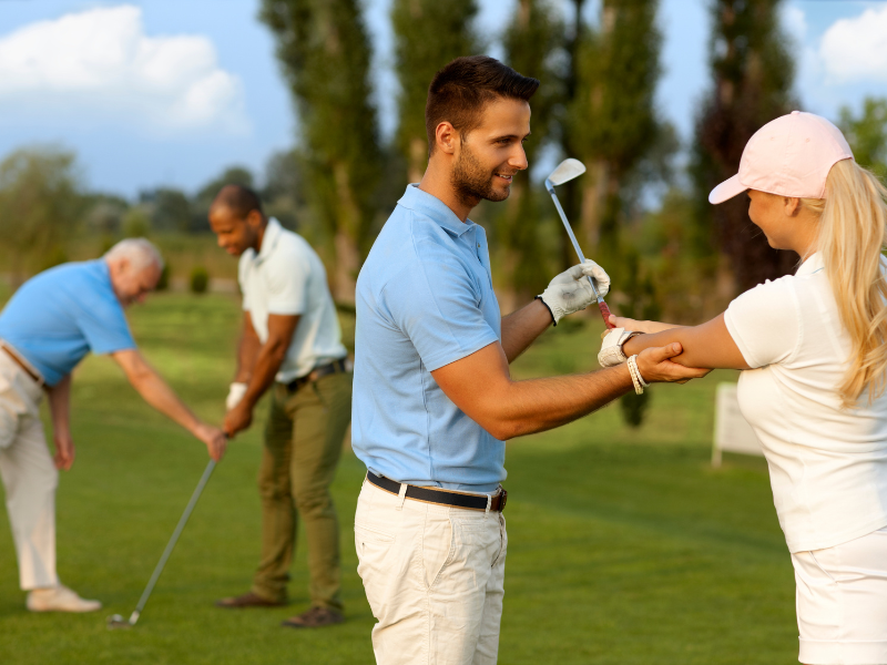 Cours collectifs de golf à Paris avec un Pro PGA pour progresser au Golf de Paris