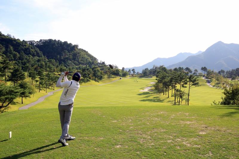 Réserver un long-week end avec stage de golf à Évian en Haute-Savoie